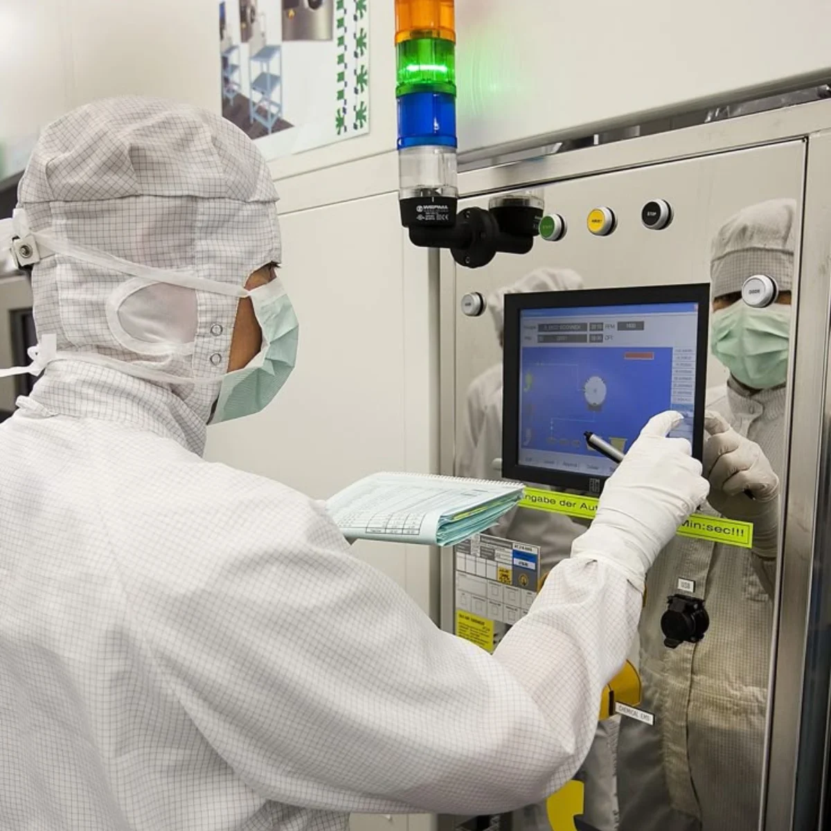 How Professional Chemical Logistics Services Reduce Supply Chain Risks